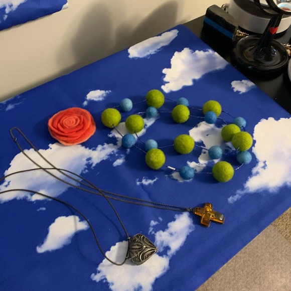 Jewelry - Picture 3 of 4